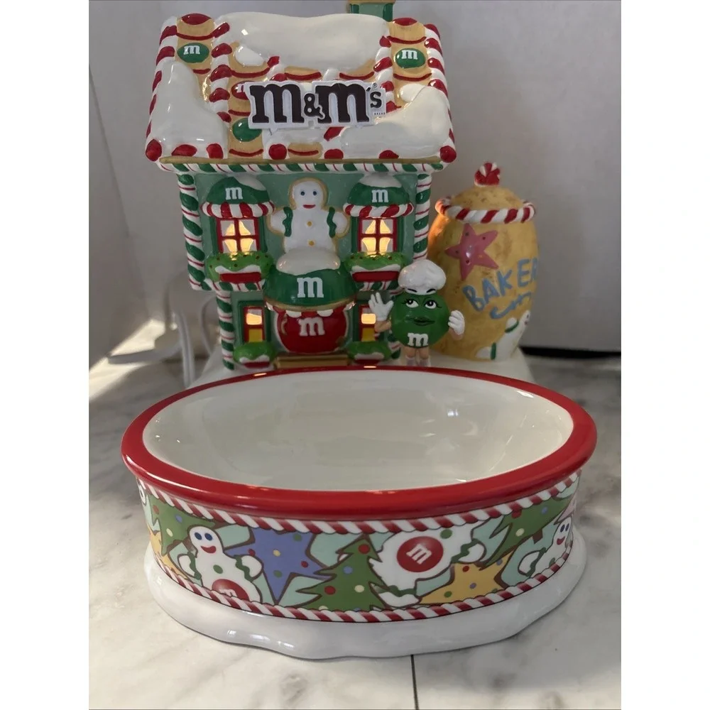 Dept 56 M&M's Christmas Bakery Lighted House Building &‎ Candy Dish With Light